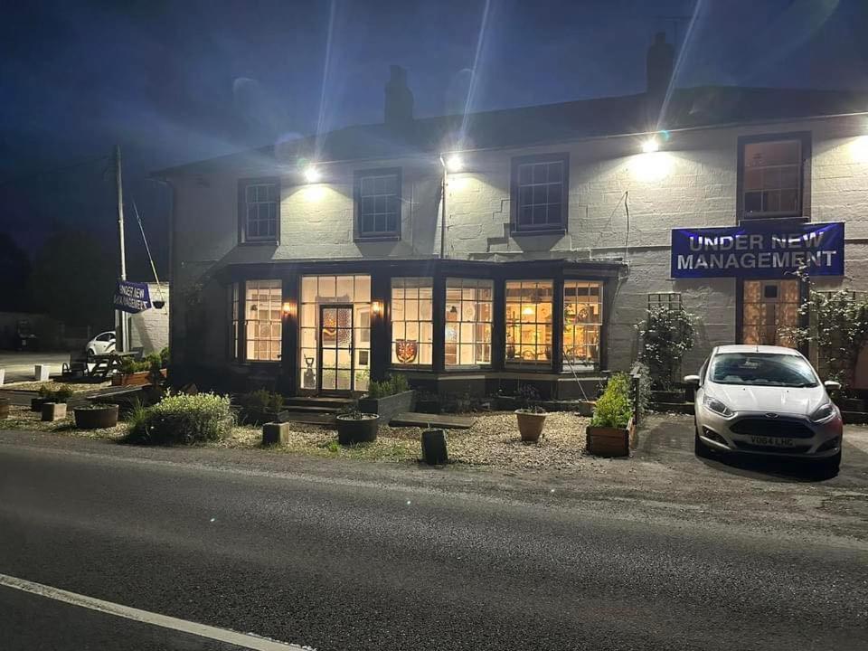 The Penruddocke Arms Bed and Breakfast Dinton  Buitenkant foto