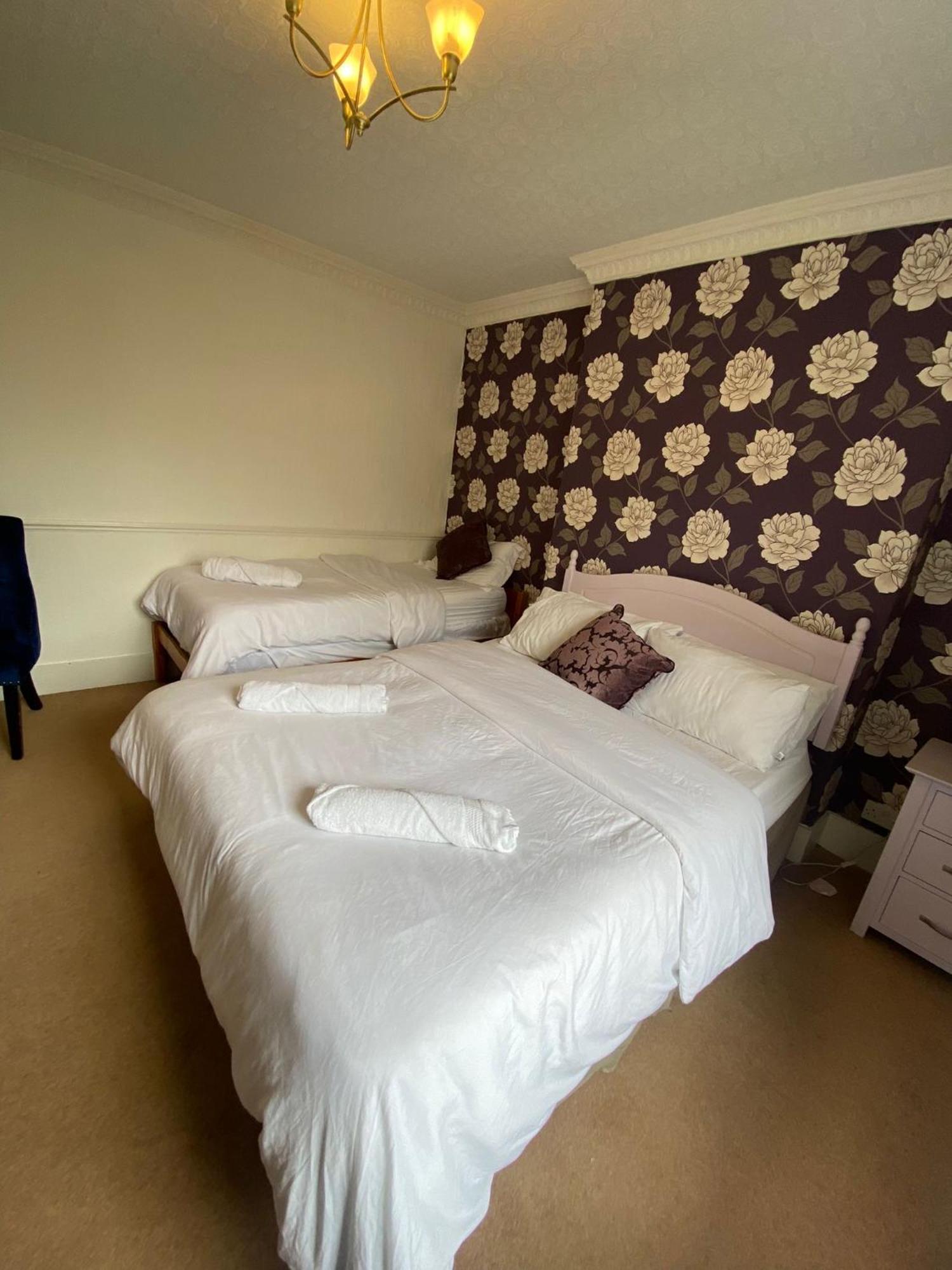 The Penruddocke Arms Bed and Breakfast Dinton  Buitenkant foto