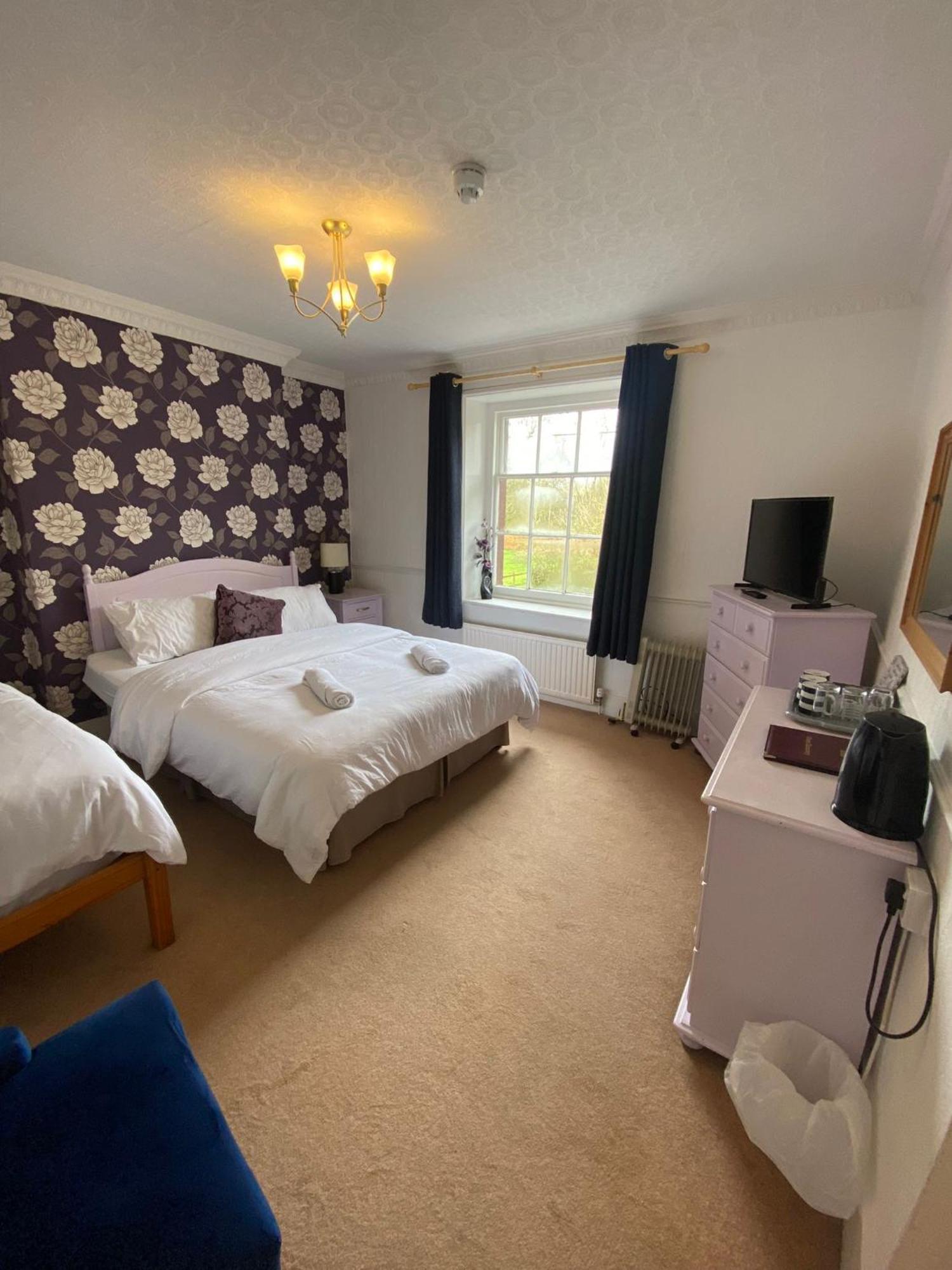 The Penruddocke Arms Bed and Breakfast Dinton  Buitenkant foto