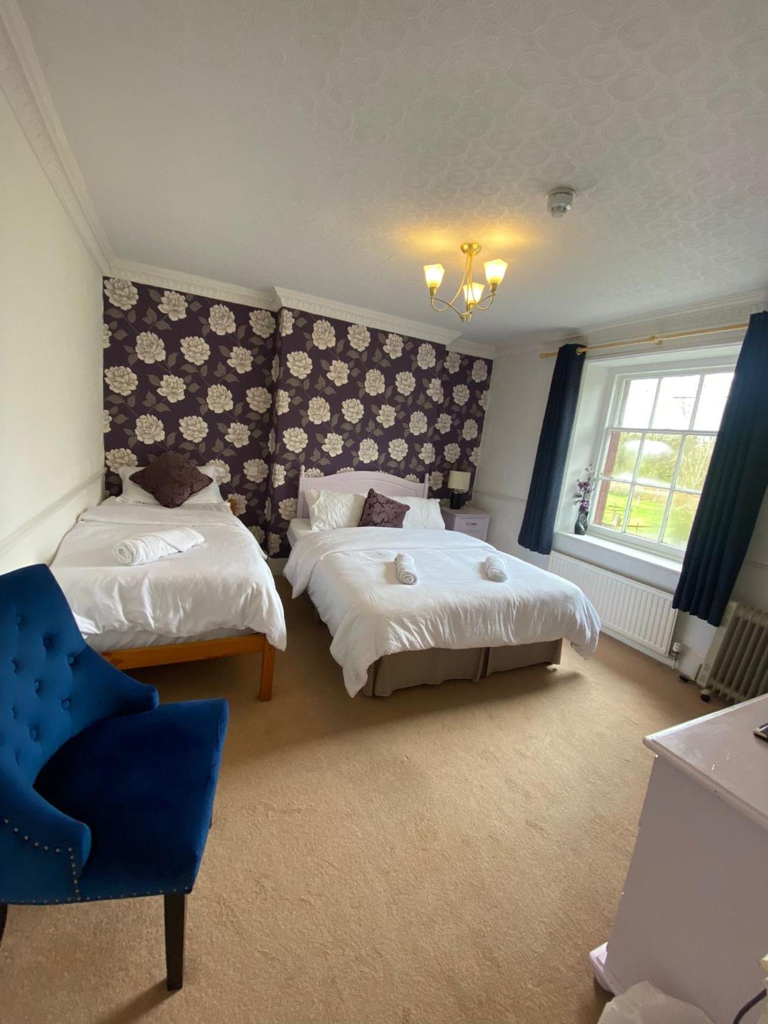 The Penruddocke Arms Bed and Breakfast Dinton  Buitenkant foto