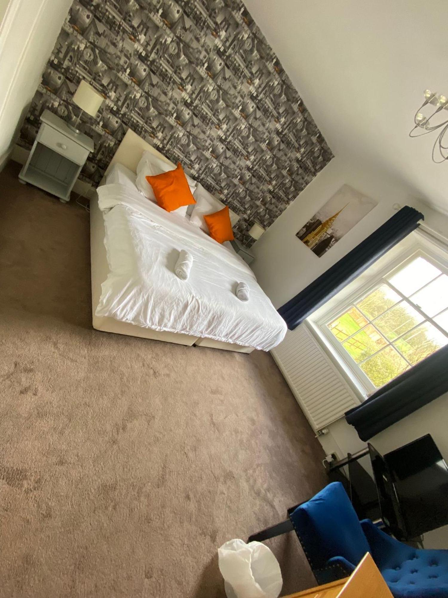 The Penruddocke Arms Bed and Breakfast Dinton  Buitenkant foto