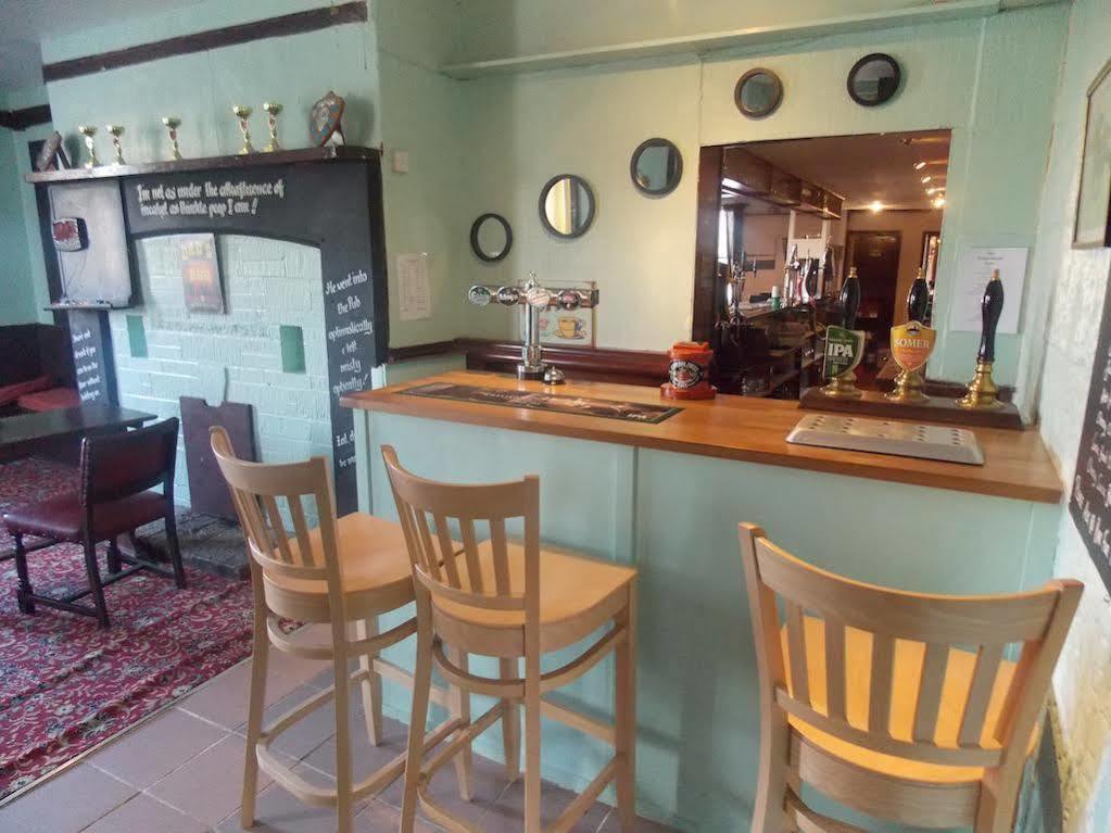 The Penruddocke Arms Bed and Breakfast Dinton  Buitenkant foto