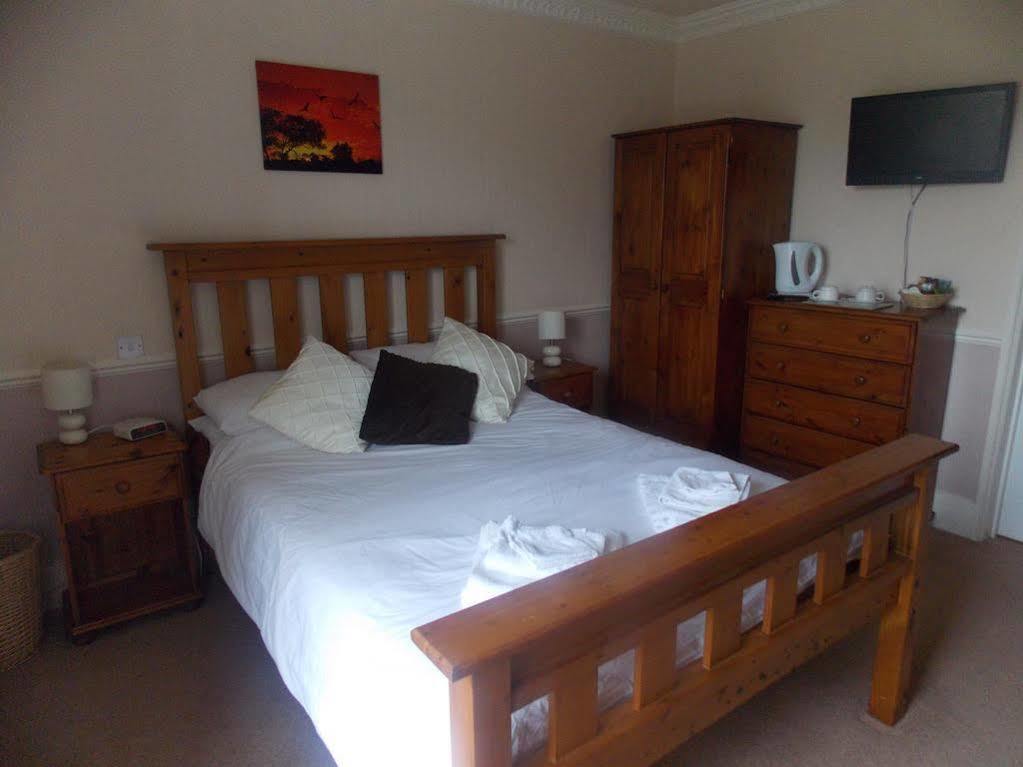 The Penruddocke Arms Bed and Breakfast Dinton  Buitenkant foto