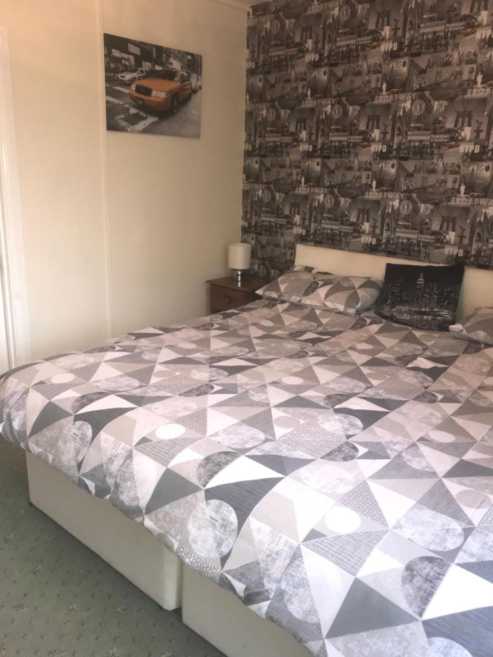 The Penruddocke Arms Bed and Breakfast Dinton  Buitenkant foto